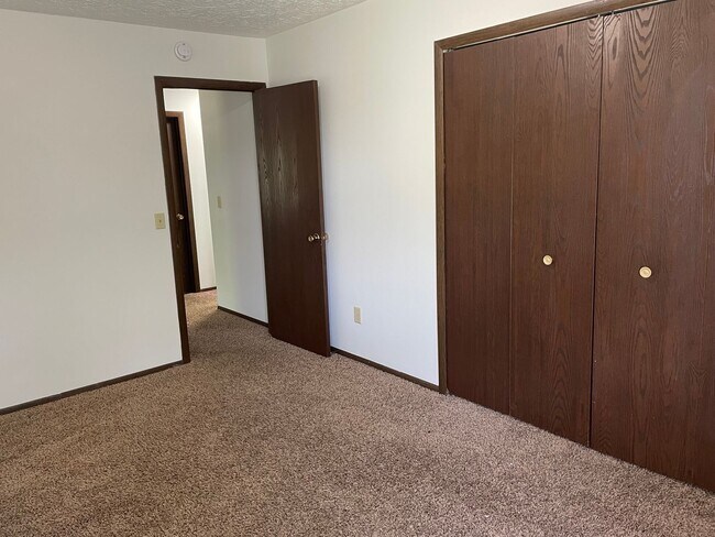 Building Photo - 386 - Palmer