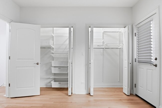 Building Photo - 2340 W Adams St