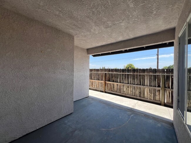 Building Photo - 995 Vineyard Way