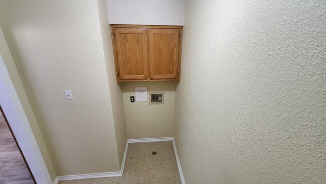 Building Photo - 2016 Lee Dr