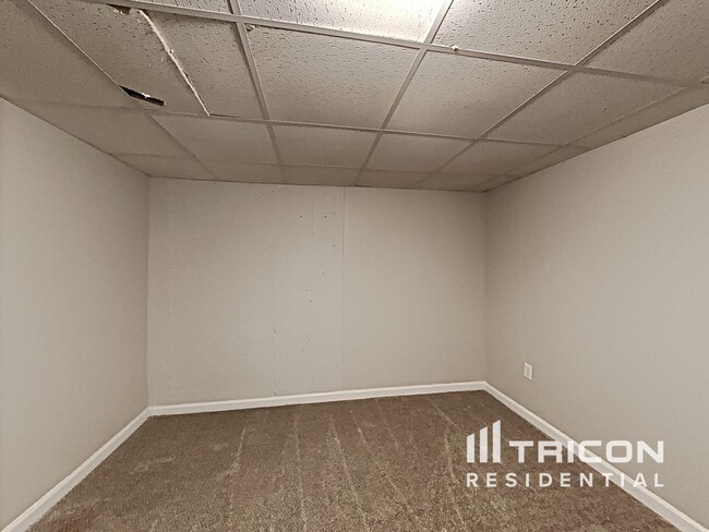 Building Photo - 321 Autumn Lake Dr