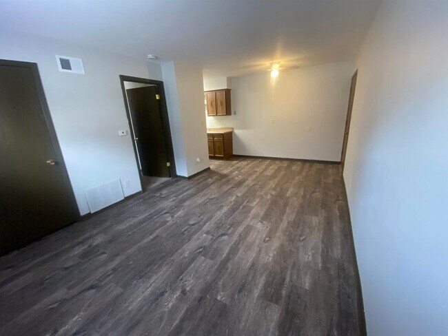 Building Photo - 1326 E 38th St