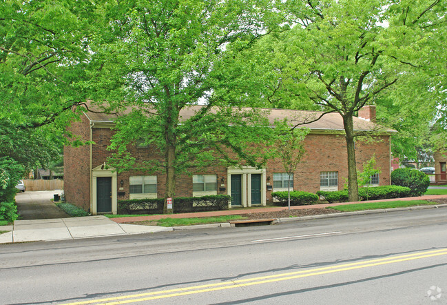 Building Photo - 104 E Franklin St