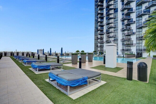 Building Photo - 5300 Paseo Blvd