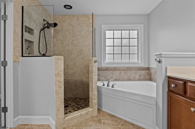 Building Photo - 768 Riverbirch Dr