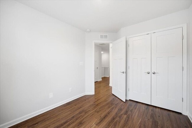 Building Photo - 628 Bushwood Alley