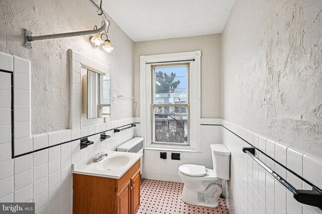 Building Photo - 201 N 59th St