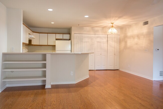 Building Photo - 33 S Boulder Cir