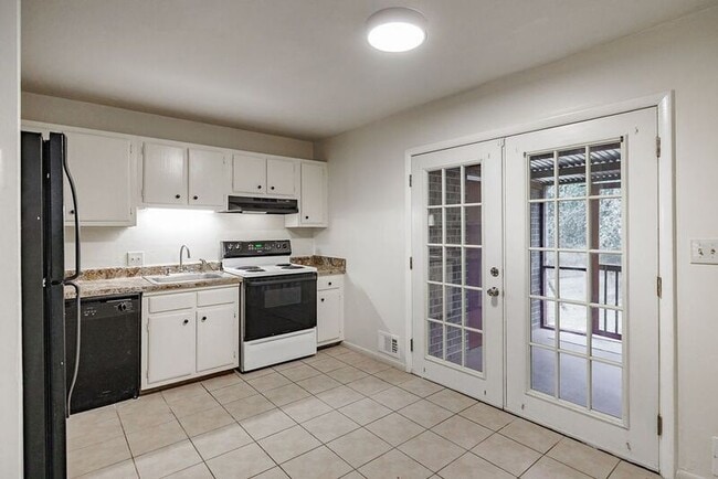 Building Photo - 162 Jockey Club Dr