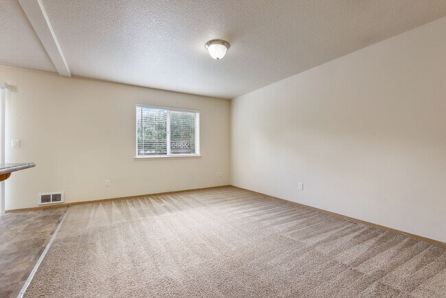 Building Photo - Spacious 4-Bedroom Home in SE Portland