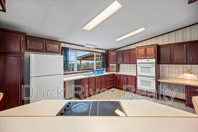 Building Photo - 2588 Johnson Creek Rd