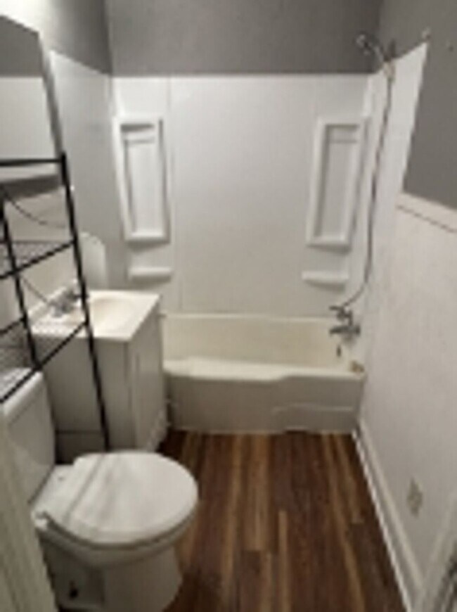 Building Photo - 147-B Center Street