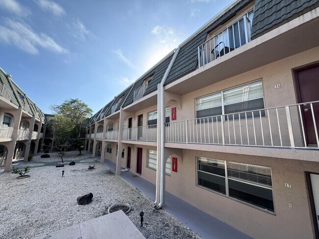 Building Photo - 1100 SE 4th Ave