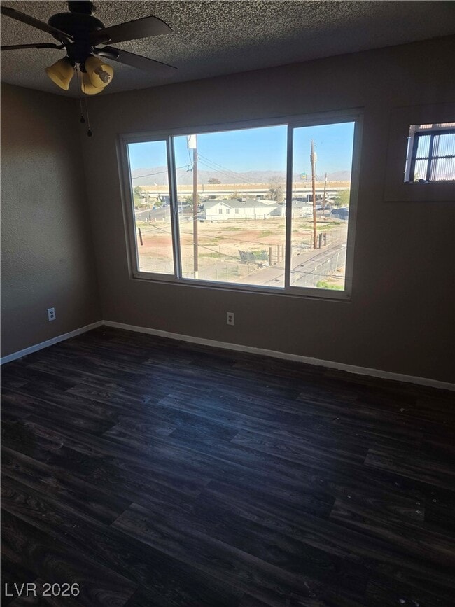 Building Photo - 305 N 10th St