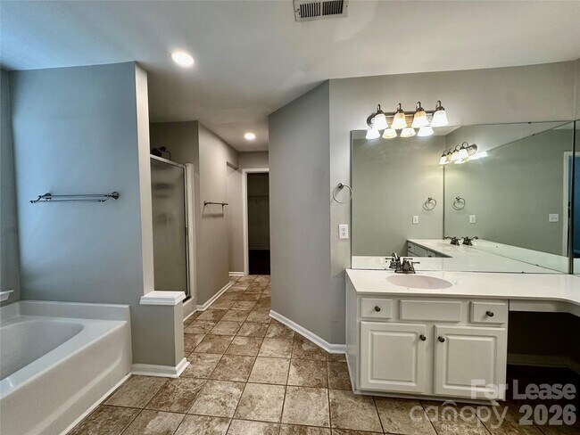 Building Photo - 5307 Bentgrass Run Dr