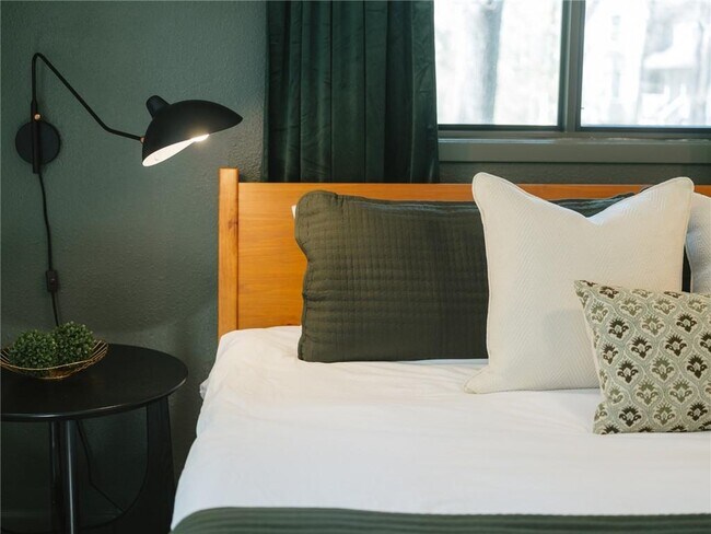 Building Photo - 2 Southport Ln