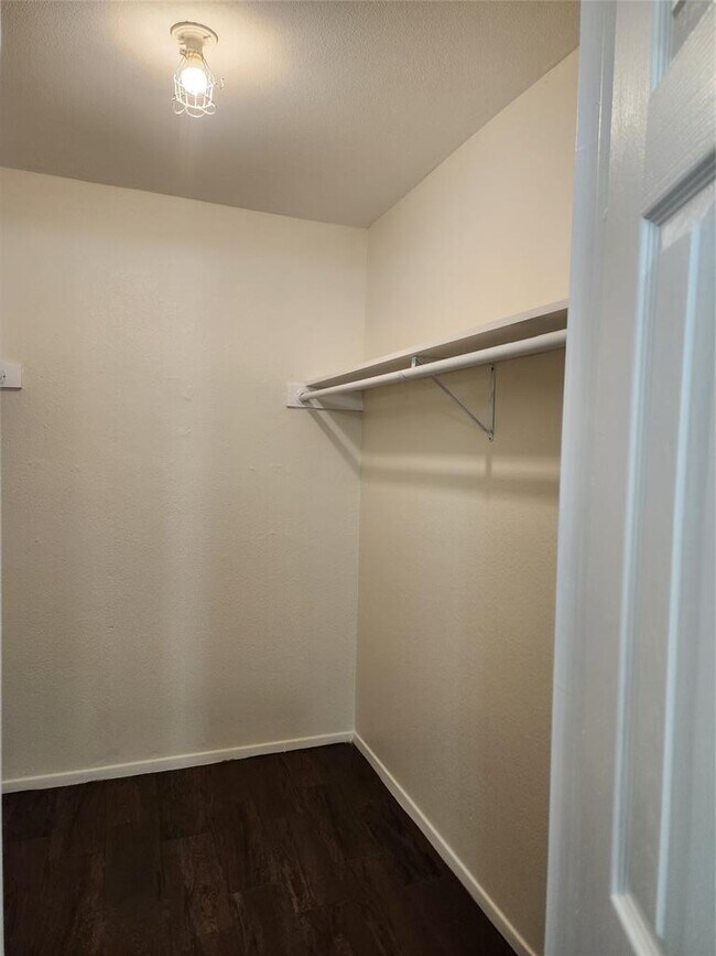 Building Photo - 502 Burlwood Ct