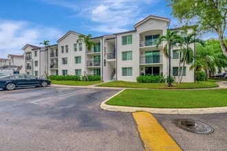 Building Photo - 920 Villa Cir