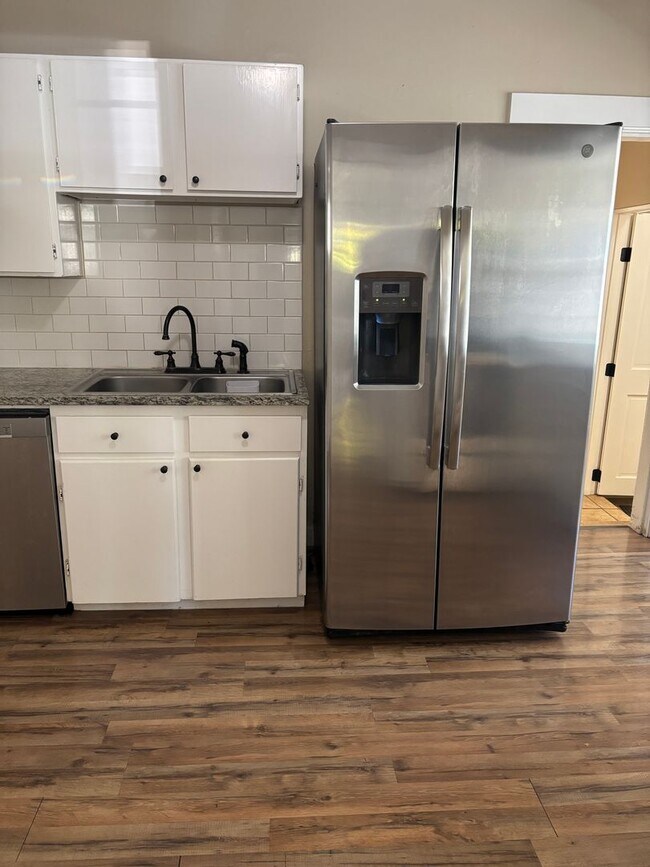 Building Photo - Cute Updated Home in Newberg