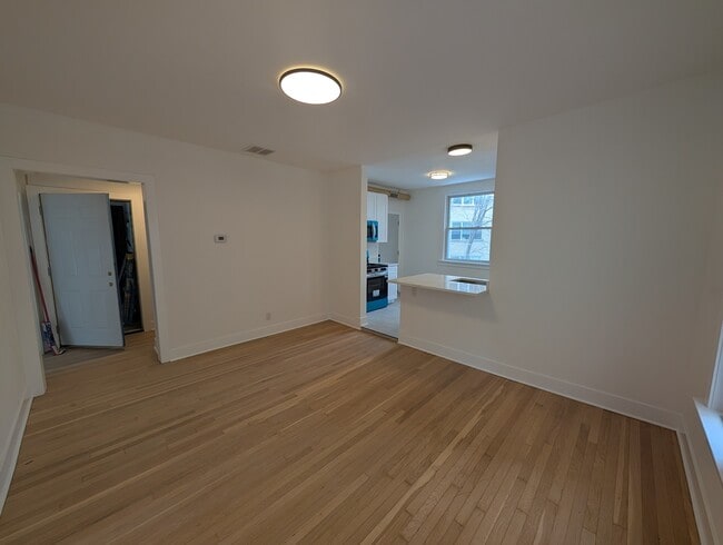 Building Photo - 1522 W Ardmore Ave