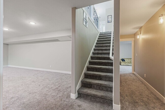 Building Photo - Partially furnished Twin home in Rigby