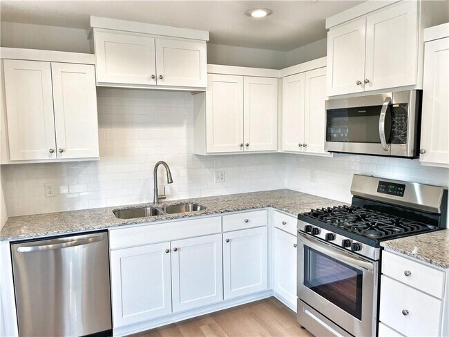 Building Photo - 591 N Cresswell Dr