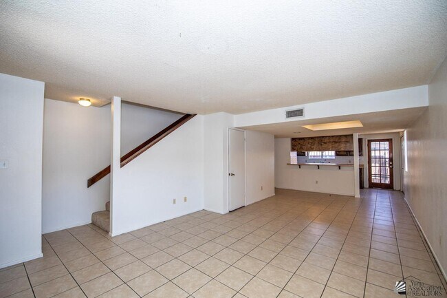 Building Photo - 833 S Avenue A