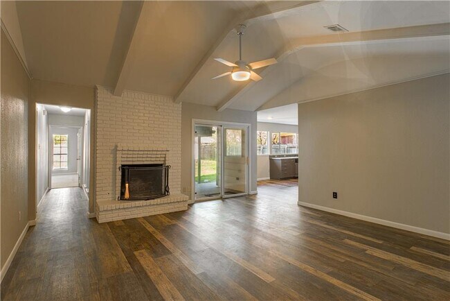 Building Photo - 6810 Willamette Dr