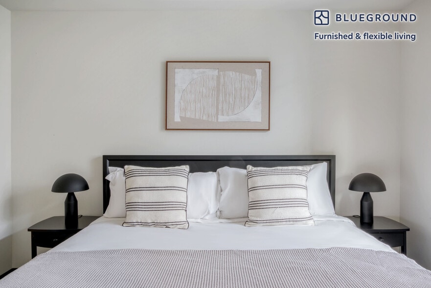 Building Photo - 15511 NE 22 Pl