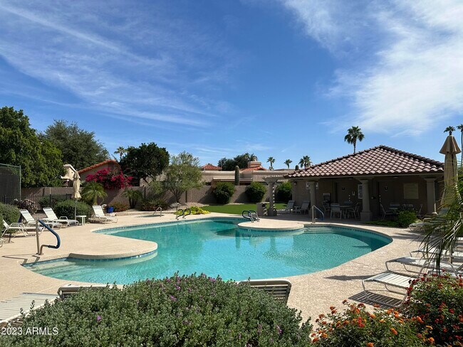 Building Photo - 6745 N 79th Pl