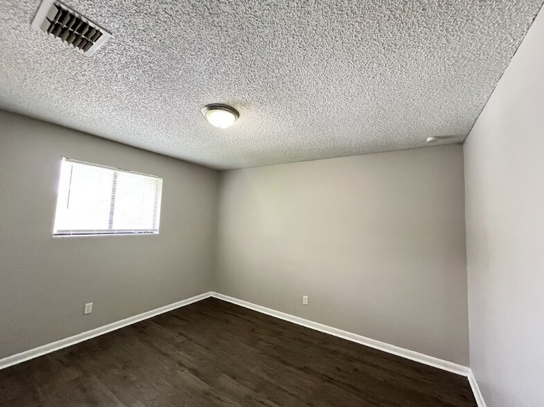 Building Photo - 5026 Westchase Ct