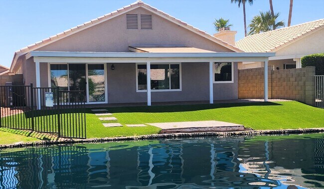 Building Photo - Waterfront living in Chandler!