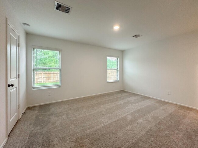 Building Photo - 1515 Las Cuevas Dr