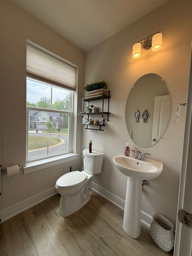 Building Photo - Gorgeous Potomac Shores End Unit Townhome