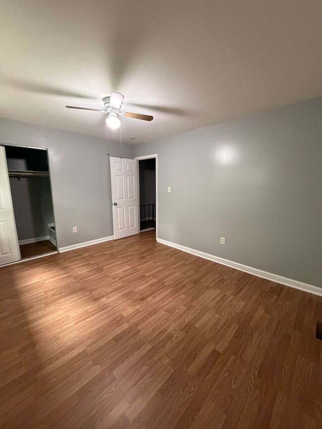 Building Photo - 710 Sequoia Dr