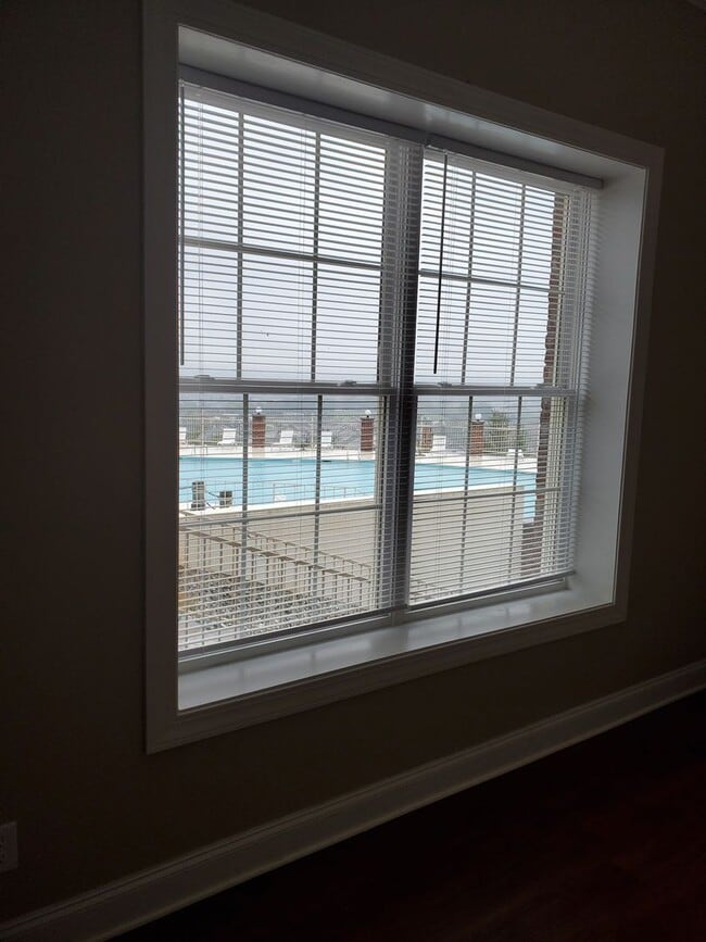 Building Photo - City of Maryville 37801 - 2 Bedrooms, 2 Bath Condo - Contact Karen Robertson (865) 454-7626
