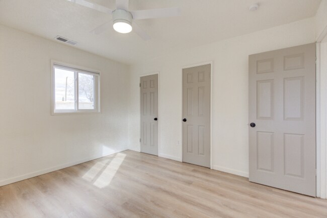 Building Photo - 7601 Hannett Ave NE