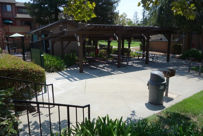 Building Photo - Bright 3-Bed condo with In-Unit Laundry, Pool Access, and Assigned Carport in Fremont