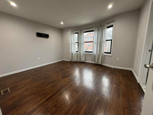 Building Photo - 298 Arlington Ave