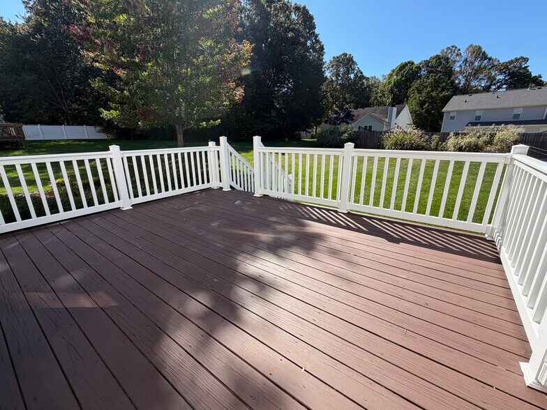 Large deck for entertaining or just relaxing! - 6419 Woodmont Rd