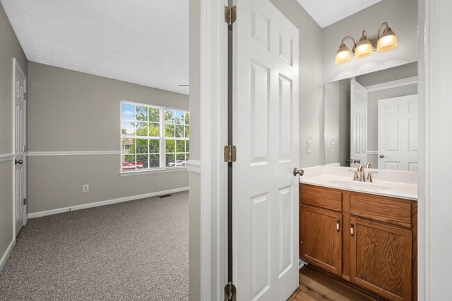 Building Photo - Hamlet Square Townhomes Unit 2344A