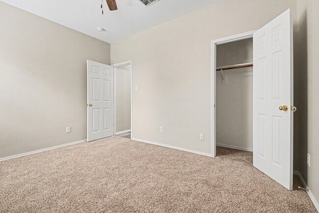 Building Photo - 1550 Charleston Dr