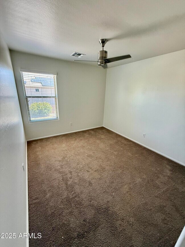 Building Photo - 40812 W Thornberry Ln