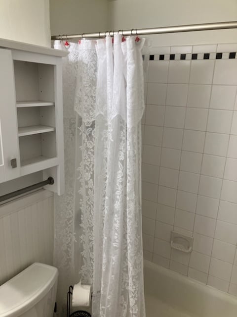 shower - 1326 Emerald St NE