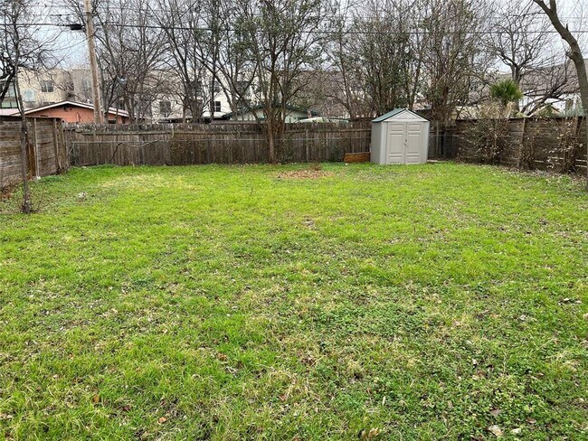 Building Photo - 512 Krebs Ln