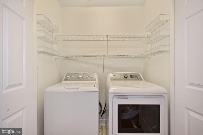 Building Photo - 1614 Leeds Castle Dr