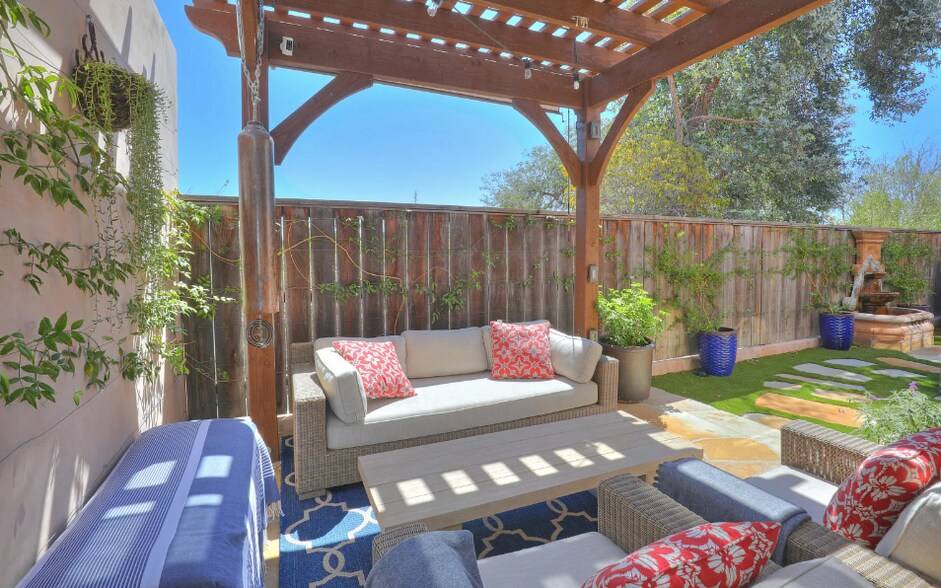 Backyard - 120 Via Lee