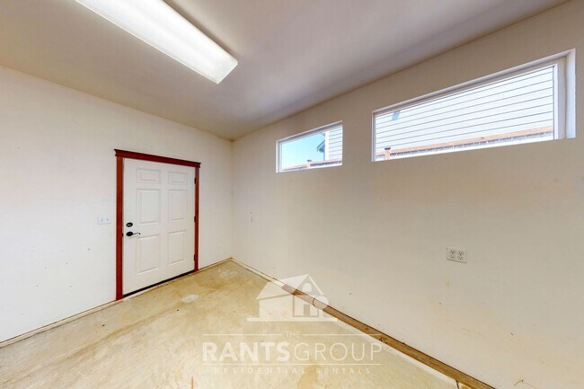 Building Photo - Beautiful Home in Hawks Prairie