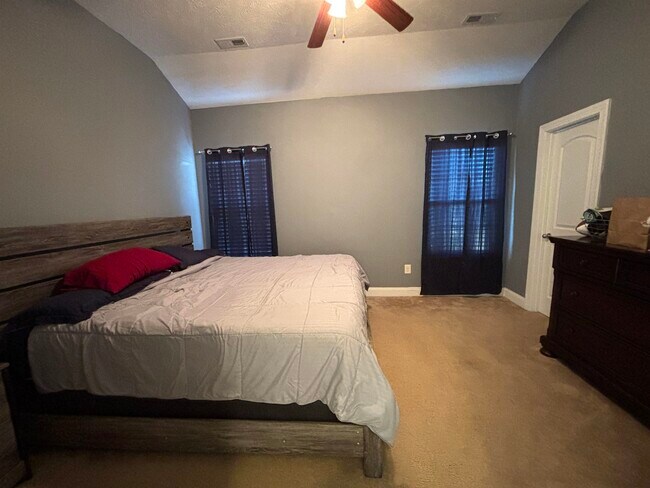 Building Photo - 343 Camrose Wy