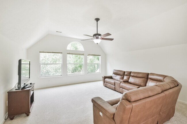 Building Photo - 811 Liberty Way